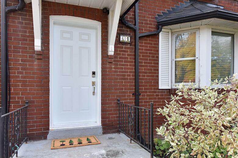 Lavish 4br House With Ravine Backyard