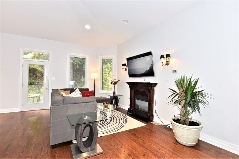 Lavish 4br House With Ravine Backyard