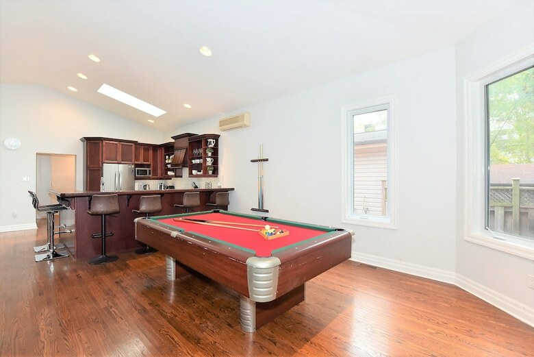 Lavish 4br House With Ravine Backyard