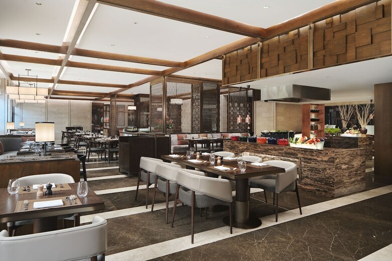 Sheraton Yunfu Xinxing Hotel