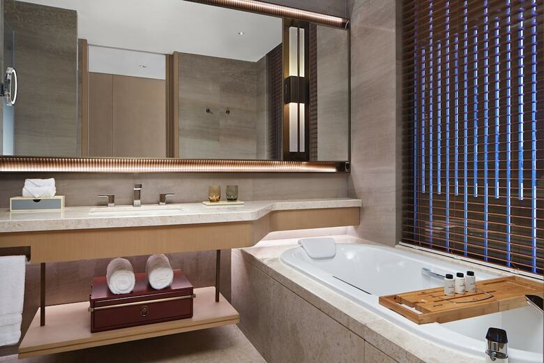 Sheraton Yunfu Xinxing Hotel