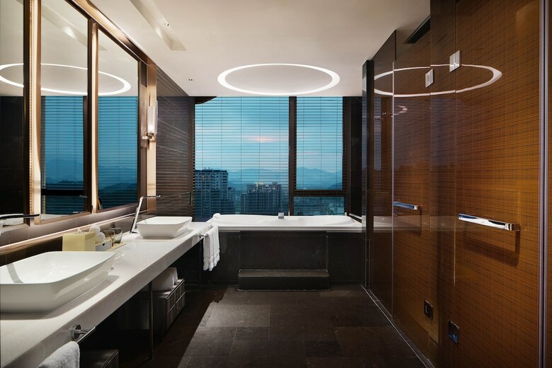 Sheraton Yunfu Xinxing Hotel
