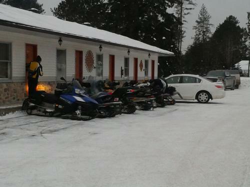 Deep River Motel