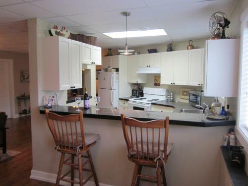 Suite As It Gets Vacation Rental/b&b