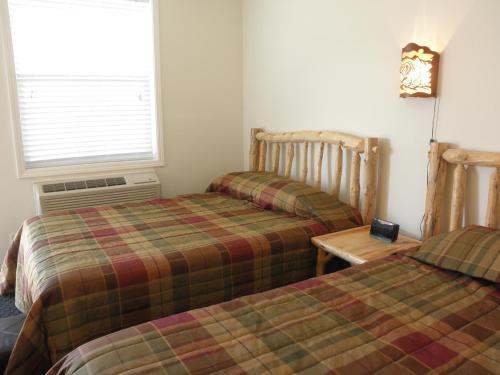 Motel Bear's Den Lodge