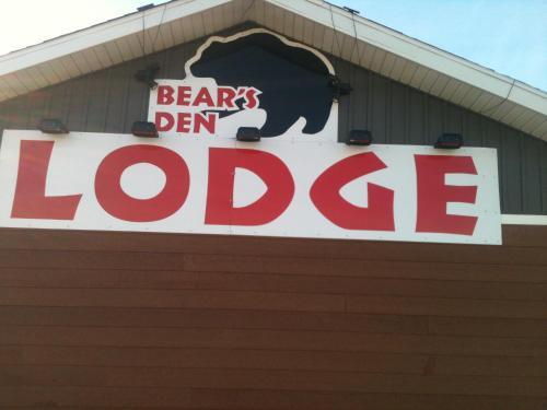 Motel Bear's Den Lodge