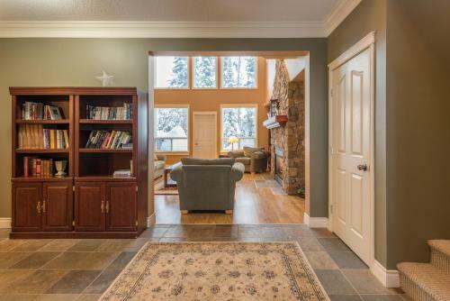Silver Star Stays - The Knoll