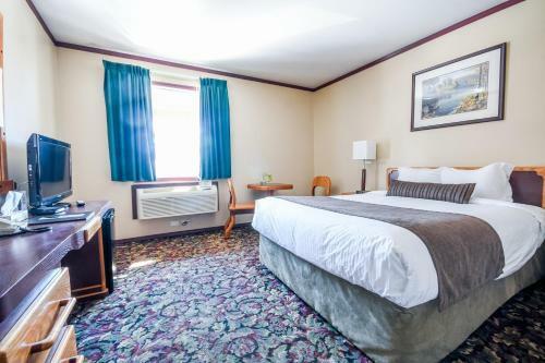 Creston Hotel & Suites