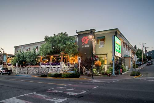 Creston Hotel & Suites
