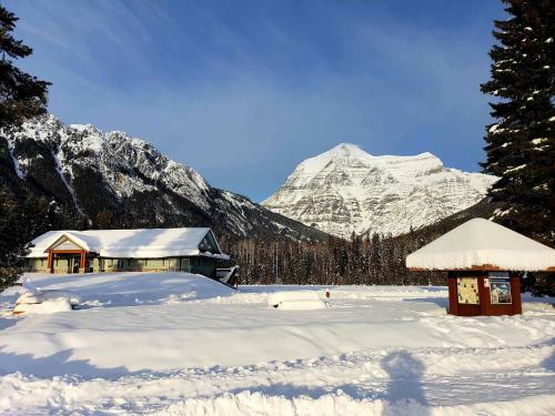Mica Mountain Lodge & Log Cabins