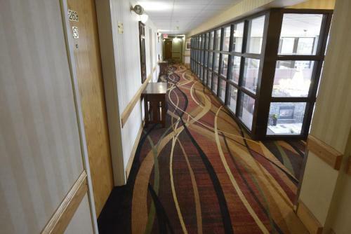 Hotel Tropical Inn - North Battleford