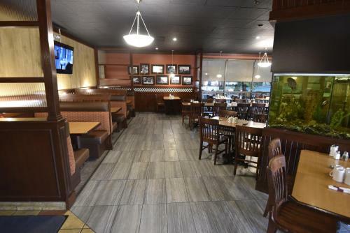 Hotel Tropical Inn - North Battleford