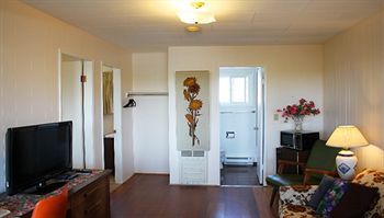 Cozy Court Motel