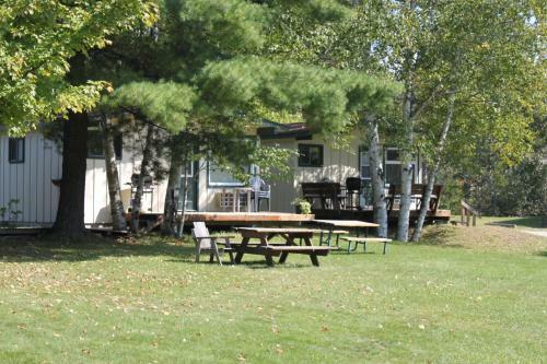Colonial Bay Motel