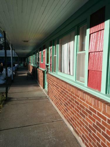 Esquire Motel