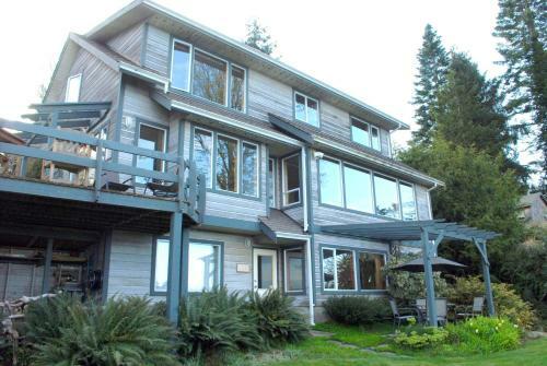 Quadra Island Harbour House B&B