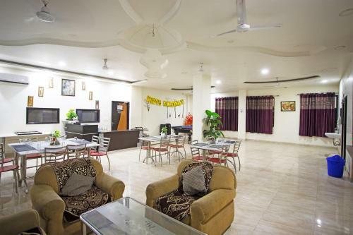 Oyo 43691 Hotel Rbs Inn