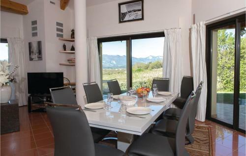 Four-bedroom Holiday Home In Chatillon En Diois