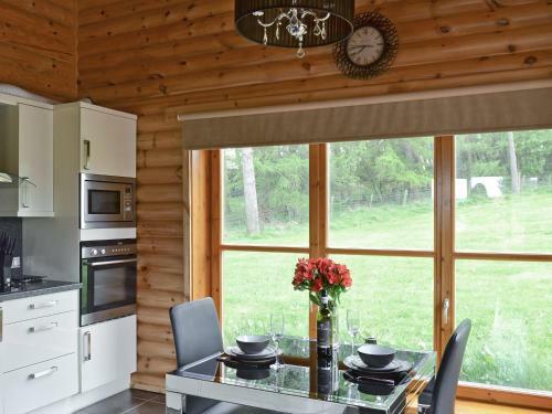 Ashknowe Log Cabin