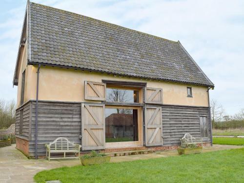 Low Farm Barn