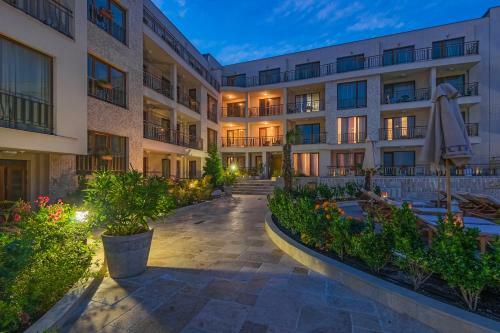 Diamond Beach Apartments
