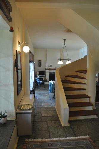 Mola Kalyva Traditional House