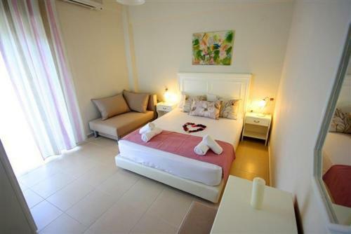 Leonidas Studio Apartments