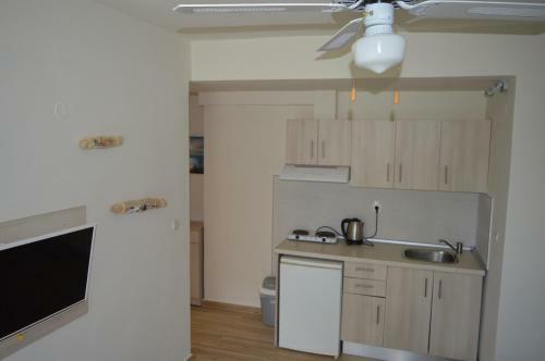Leonidas Studio Apartments