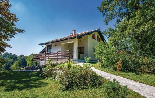 Three-bedroom Holiday Home In Donji Zvecaj