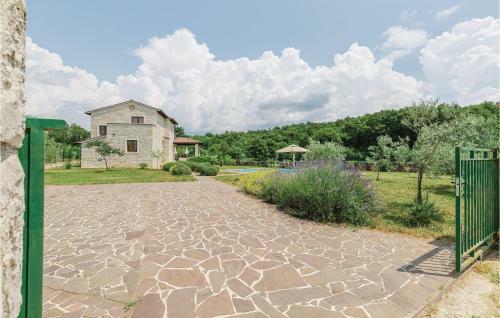 Four-bedroom Holiday Home In Dubravci
