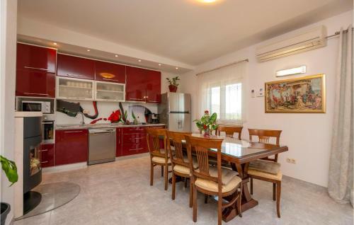 Three-bedroom Apartment In Kresevo
