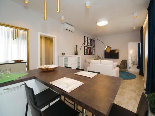 Two-bedroom Holiday Home In Loviste
