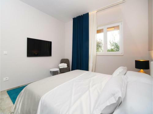 Two-bedroom Holiday Home In Loviste