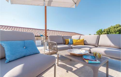 Two-bedroom Holiday Home In Loviste