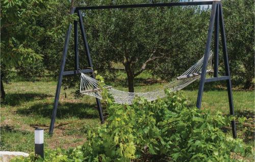 Three-bedroom Holiday Home In Lozovac