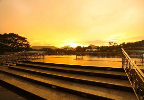 The Grand Mountain Hotel Matale