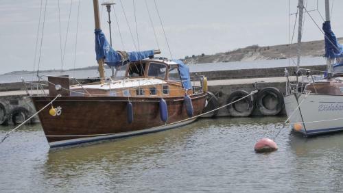 "om" Yacht