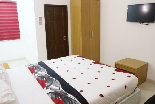Roses Regency Hotel And Suites