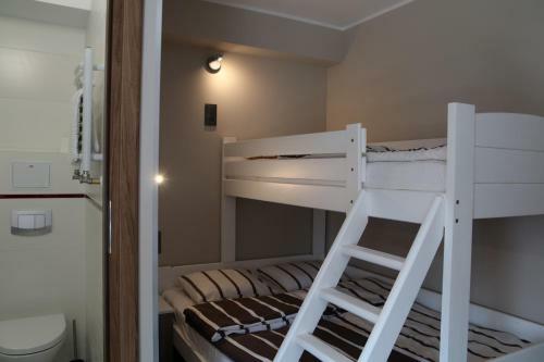 Hostal B&m Guesthouse