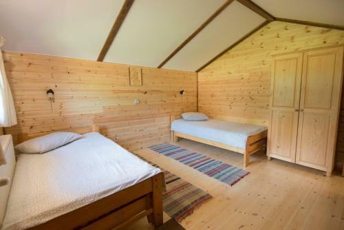 Hostal Zetavar Panzi� �s Kemping