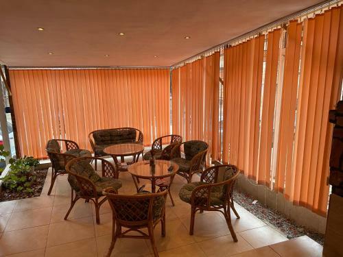 Hostal Orange House