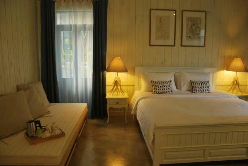Hotel Pomelo Amphawa The Local Residence
