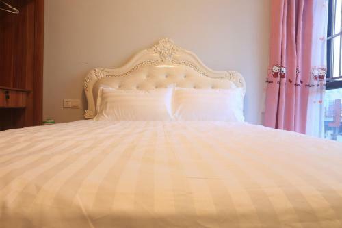 Beihu Park Tianci Central Ginza Apartment