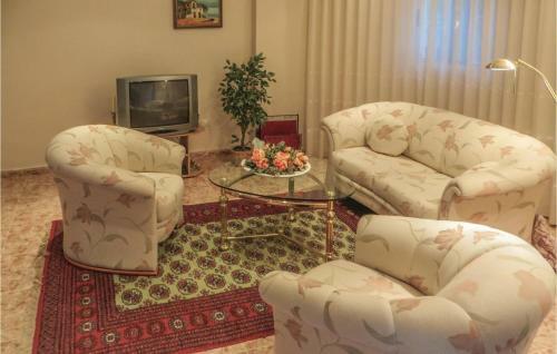 Three-bedroom Holiday Home In Benferri
