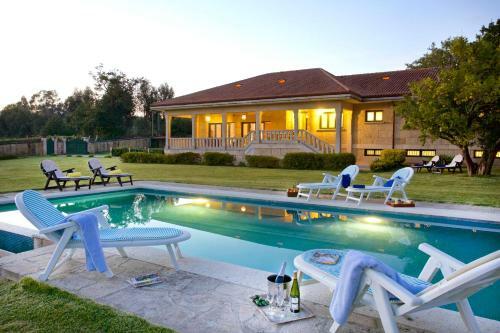 Goian Villa Sleeps 10 Pool