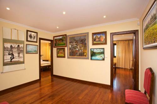 Goian Villa Sleeps 10 Pool