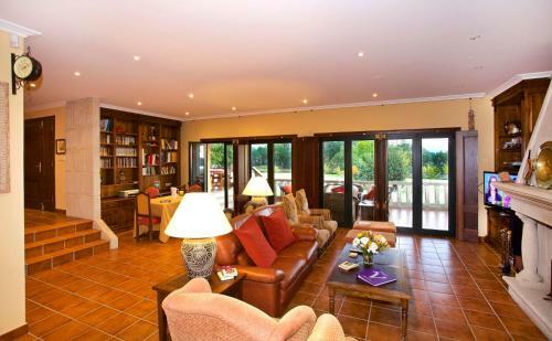 Goian Villa Sleeps 10 Pool