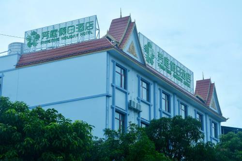 Jinggu Fang Ting Holiday Hotel