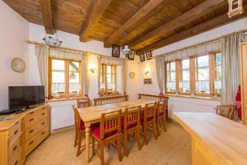 Hotel Vala?sk� Chalupy Resort