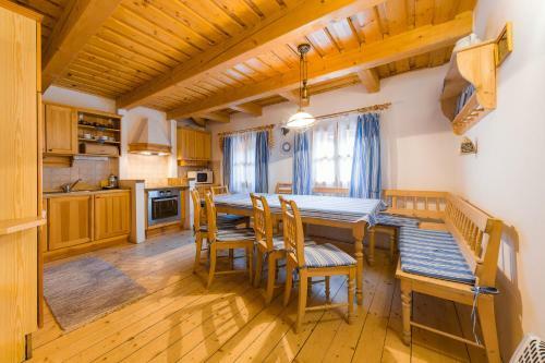 Hotel Vala?sk� Chalupy Resort